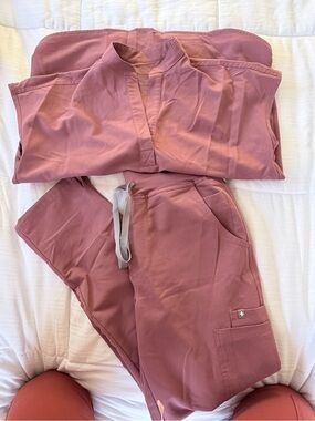 FIGS Rafaela Oversized Scrub Top And Kade Cargo Scrub Pants